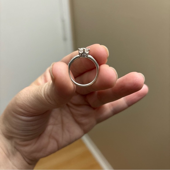 Pandora Silver Ring with Clear Gemstone - Picture 3 of 6